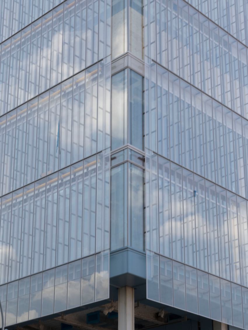 Six different wall types were incorporated into Columbia University’s Jerome L. Greene Science Center in New York City, designed by Renzo Piano Building Workshop and SOM, including a double-wall facade. 