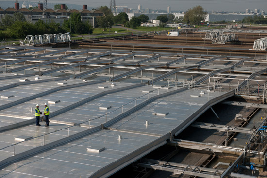 Efficient, low profile aluminum covers cap and contain the odor from one of Europe’s largest sewage treatment plants, in Beckton, UK, near London, England. Over six hundred thousand square feet of aluminum covers were installed at 20-foot intervals and designed to allow for the seamless operations of sewage equipment.