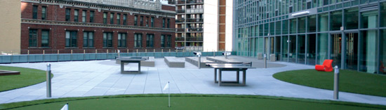 Downtown New York City rooftop putting green gives employees a new way to take their “coffee break.”