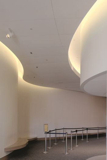 Acoustically isolated walls and ceilings enhance sound quality, minimize background noise, increase the ability to concentrate, and improve speech intelligibility.