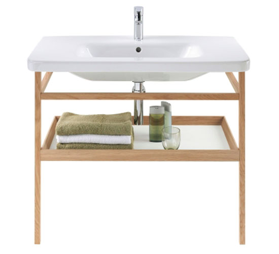 This washbasin-console combination features a shelf with built-in storage.