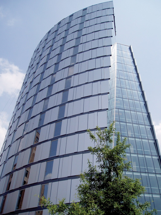 At Drexel University, the new Millennium Residence Hall features a unitized curtain wall that was specified to have coordinated glass panels and aluminum composite panels, all provided by the same manufacturer.