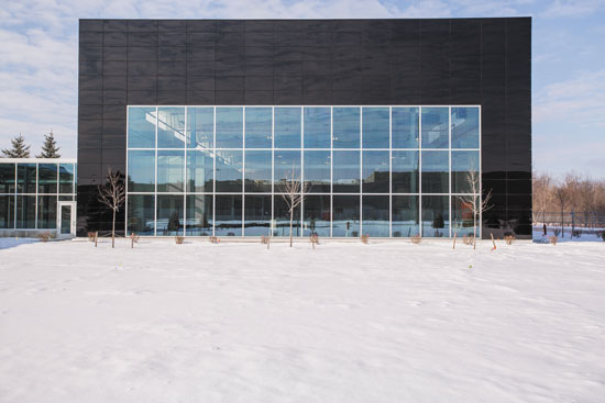 A mix of vision glass and dark spandrel glass is used on the Guardian Science & Technology Center addition and takes advantage of the multiple visual and performance attributes of available glass products.