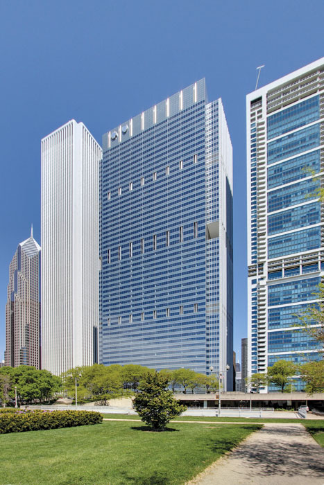 For Chicago’s tallest vertical expansion, adding on a 25-story, 850,000-square-foot addition to the existing 33-story tower at Blue Cross Blue Shield, structural steel leveraged a high strength-to-weight ratio and speed of construction to meet the project’s aggressive construction schedule. 