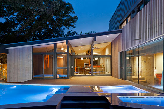 More projects today use Western Red Cedar on both exterior and interior surfaces, such as the Brady Lane Residence in Texas by Webber + Studio Architects, unifying the composition and exploiting the material’s green attributes. 