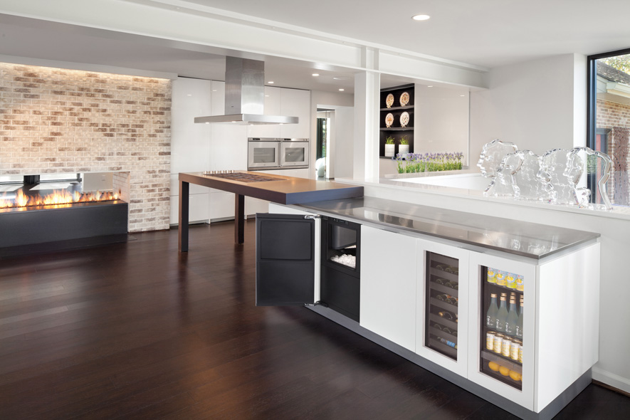  Modular refrigeration allows for a completely customizable kitchen space. This efficient kitchen choreography helps ensure a flow that accommodates today’s trend toward zone kitchen design.