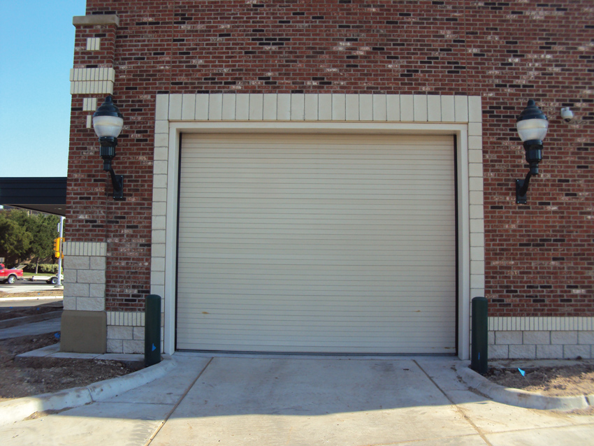 This rolling door section shows where conventional doors are most susceptible to air leakage. 