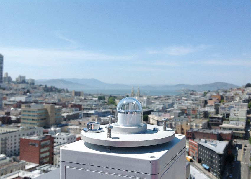 Solar radiometers are mounted on the roof to continuously monitor sky conditions and enable the shading system to adjust to cloudy or clear days accordingly.
