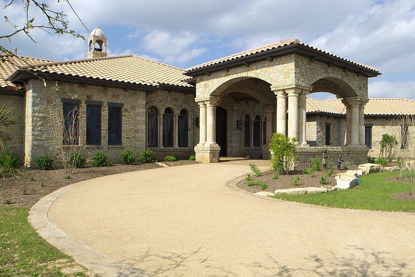 Texas limestone has been used successfully not only on commercial buildings but on custom residential projects as well. 