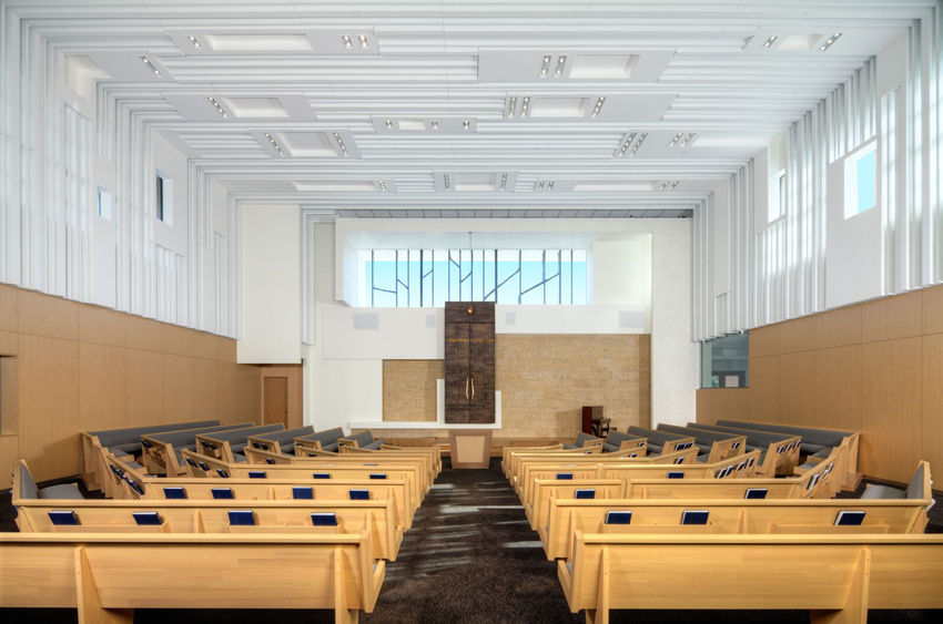 Photo of the ceiling at the Temple B’nai Israel.