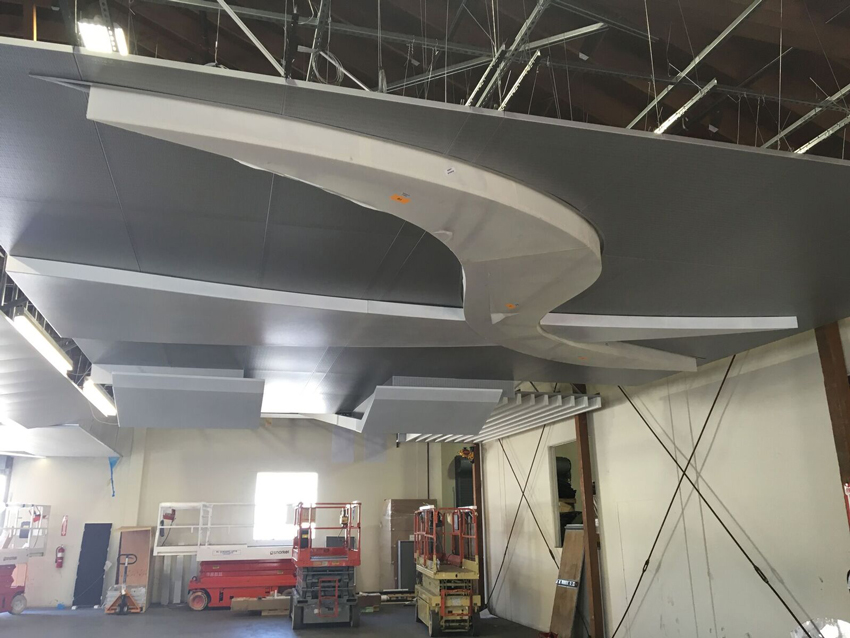 Left: Photo of the ceilings with integrated lighting during assembly.