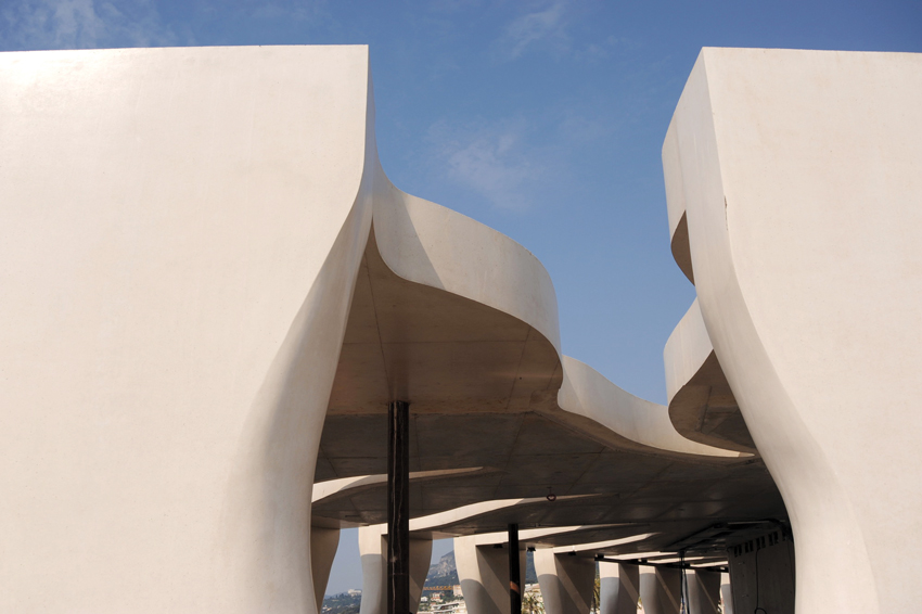 Photo of a wavy, outdoor concrete canopy.