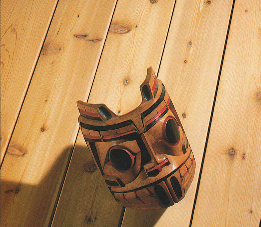 Photo of a cedar Native American mask.