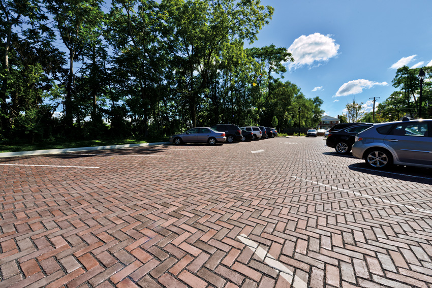Photo of the Glen Ellys parking lot.