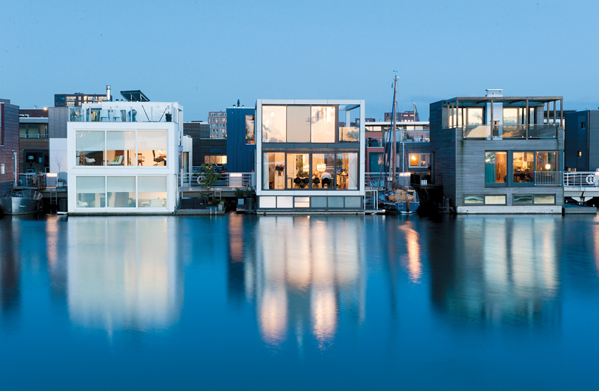 The floating houses designed by Waterstudio.