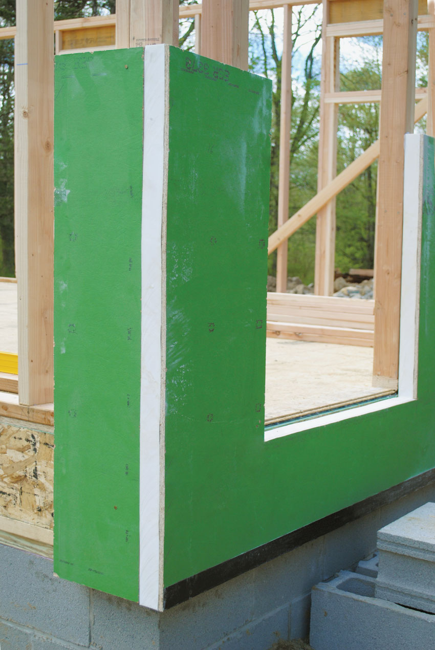 Corner of a building using single-panel sheathing systems with a layer of continuous foam insulation