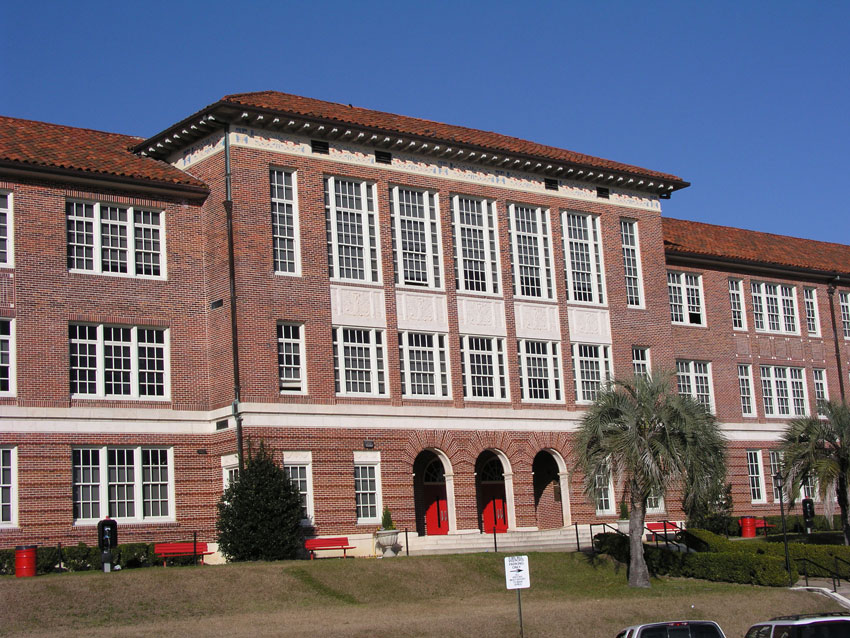 Photo of Leon High School in Tallahassee, Florida.
