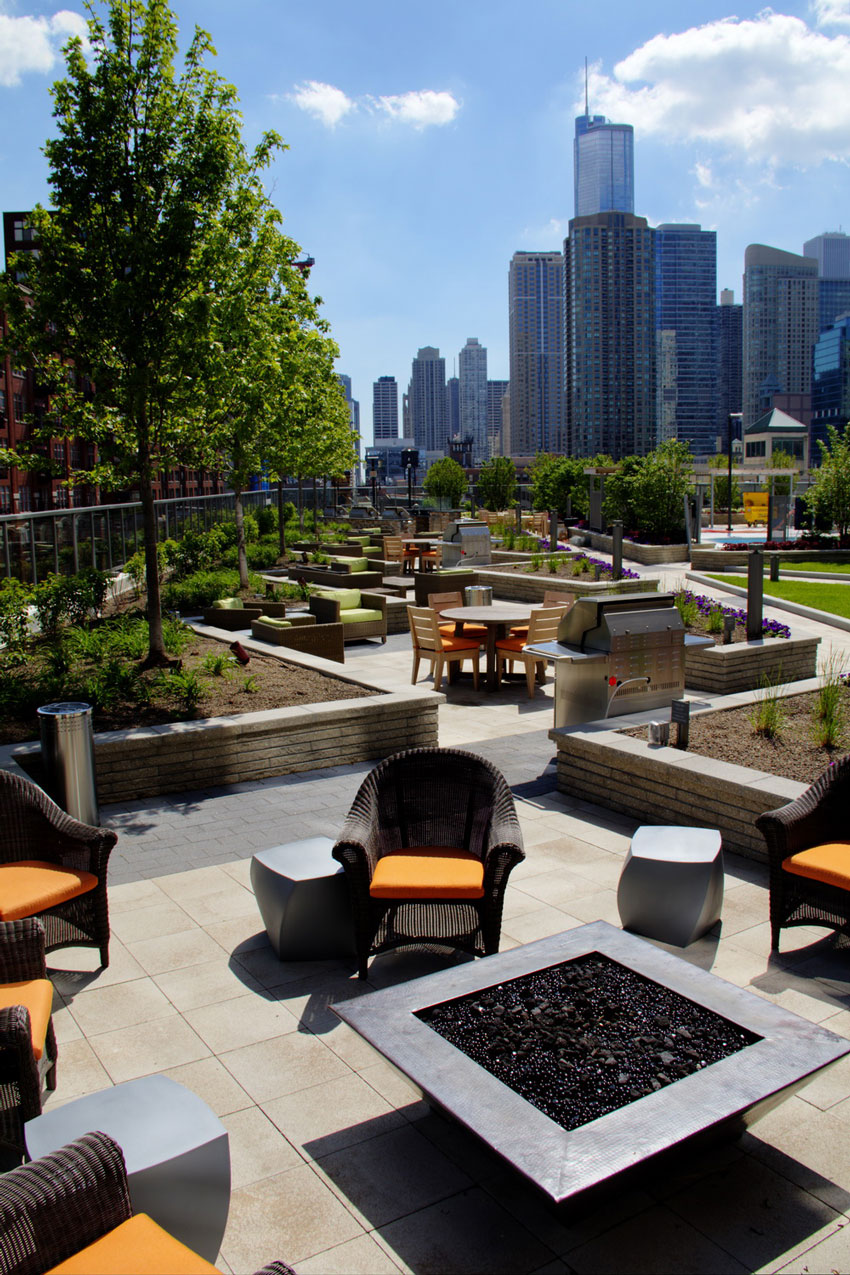 Wall systems are used to create seat walls and planters at Hubbard Place, Chicago.