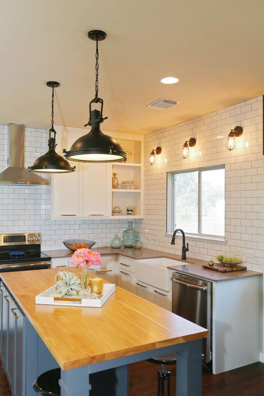 A house featured in HGTV’s House Hunters shows a kitchen with a white farmhouse sink